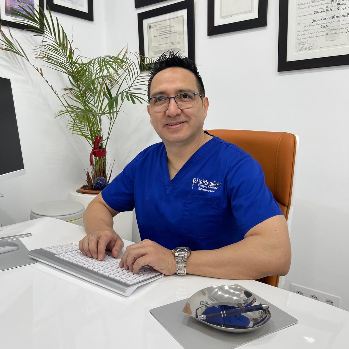 Doctor Juan Carlos Mendieta Sobre el Dr Juan Mendieta Es el Director de la Clínica de Medicina Estética y Láser, reconocida internacionalmente en el uso de Láser Médico, Dermoestética y Ginecología Estética. Gracias a su dedicación y al trato personalizado a sus pacientes se garantizan resultados asombrosos.