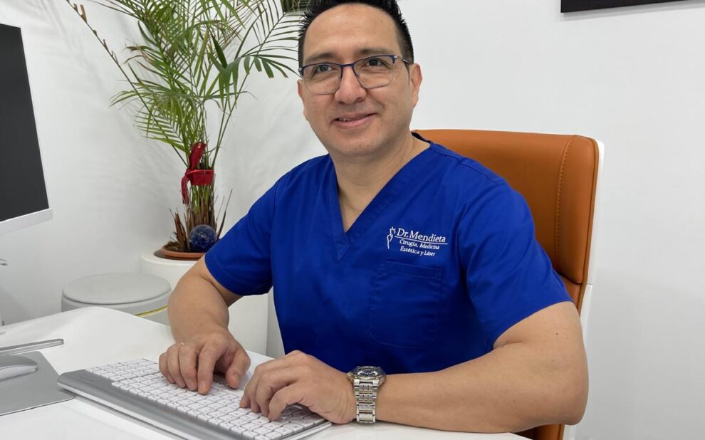 Sobre el Dr Juan Mendieta Es el Director de la Clínica de Medicina Estética y Láser, reconocida internacionalmente en el uso de Láser Médico, Dermoestética y Ginecología Estética. Gracias a su dedicación y al trato personalizado a sus pacientes se garantizan resultados asombrosos.