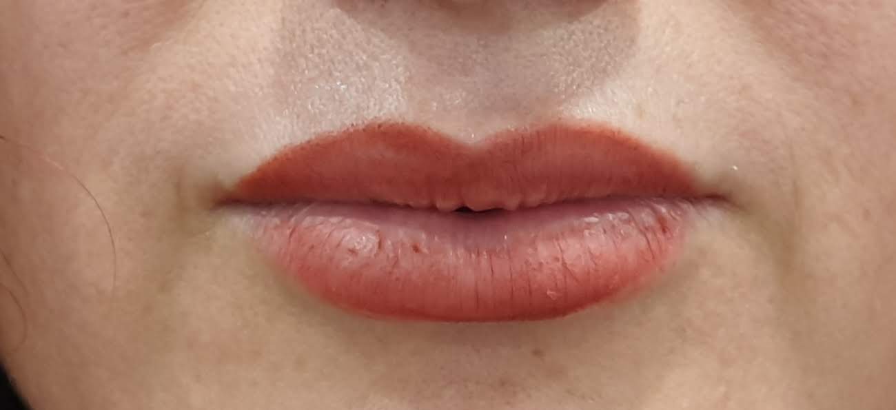 Maquillaje semi-permanente de las cejas, labios y de línea de nacimiento de las pestañas Si deseas crear la imagen que realza tu belleza natural, paso a paso y sin dolor, estas con el experta de micropigmentación ideal para el caso! En la consulta con la Ekaterina te invitamos aclarar todas las dudas, hacer el diseño personalizado sin ningún compromiso.