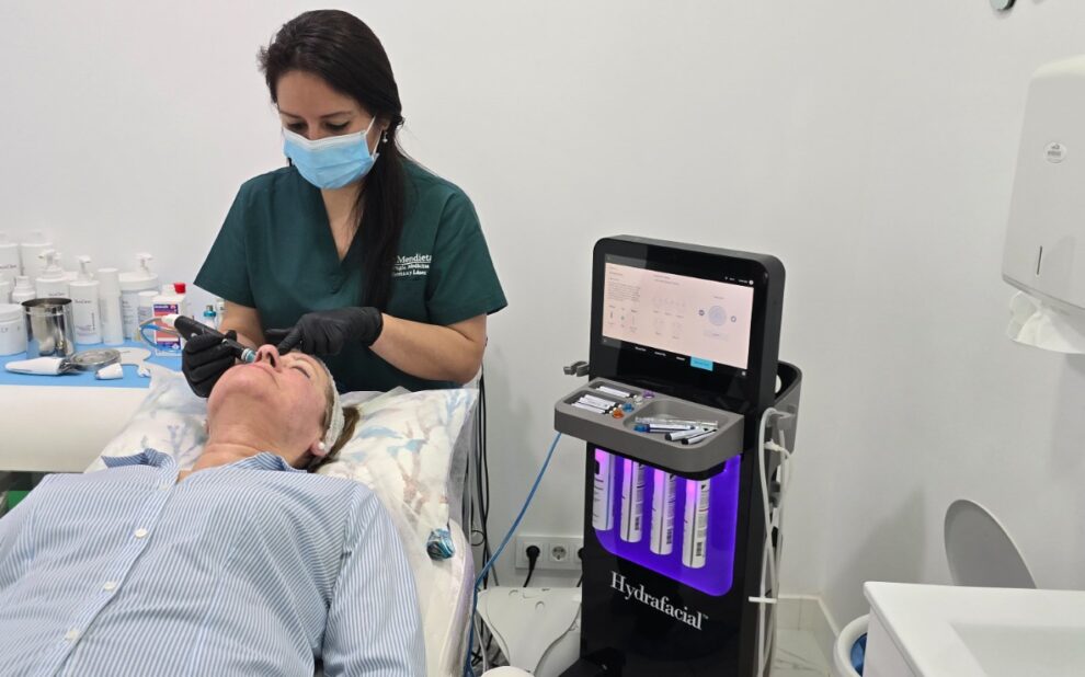 Mirna Ortega experta en medicina estética Mirna Ortega, técnica en medicina estética, se ha destacado como una referente en su campo gracias a su experiencia y dedicación.