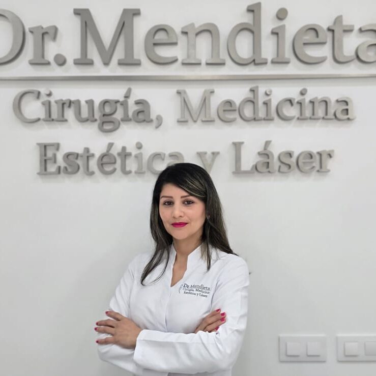 Mirna Ortega asistenta técnica de la Clínica del Dr Mendieta en Esplugues de Llobregat. Medicina estética y Láser. Mirna Ortega asistenta técnica de la Clínica del Dr Mendieta en Esplugues de Llobregat. Medicina estética y Láser.