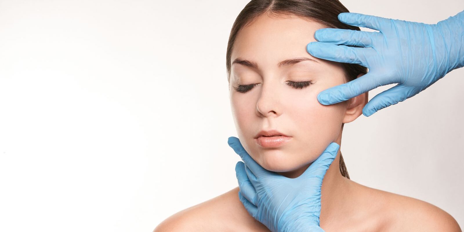 Lifting Facial en Clínica Dr. Juan Mendieta En Clínica Dr. Juan Mendieta, somos líderes en procedimientos estéticos avanzados que transforman y rejuvenecen. El lifting facial es uno de los tratamientos más efectivos y solicitados para combatir los signos visibles de envejecimiento, proporcionando un aspecto natural y joven.